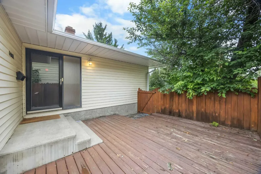 4907 Vantage Crescent NW Calgary AB T3A 1X6