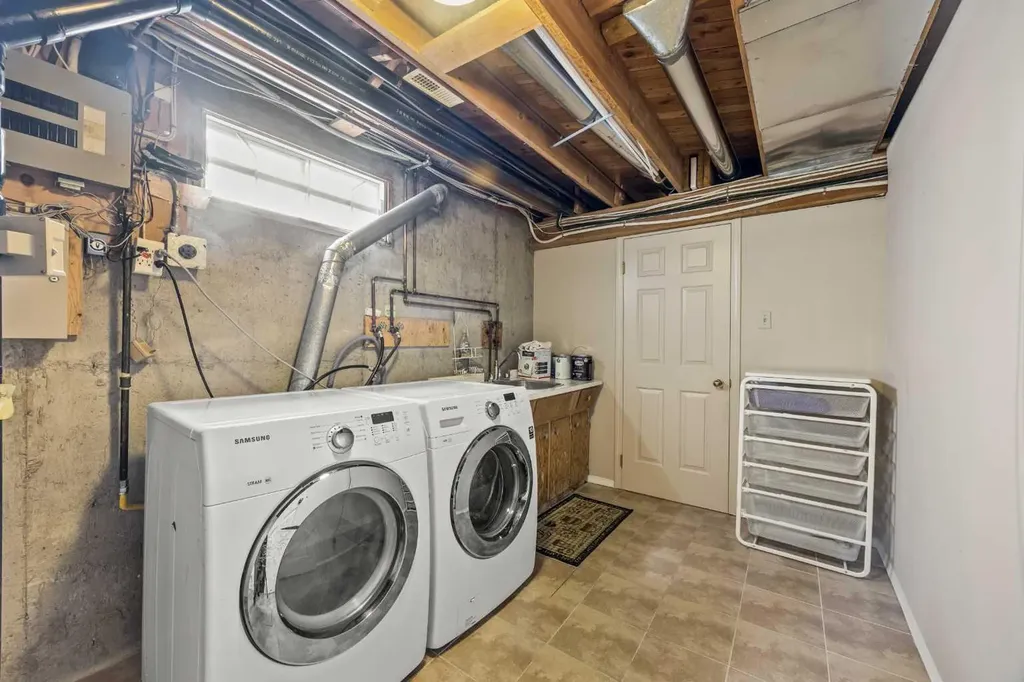 4907 Vantage Crescent NW Calgary AB T3A 1X6