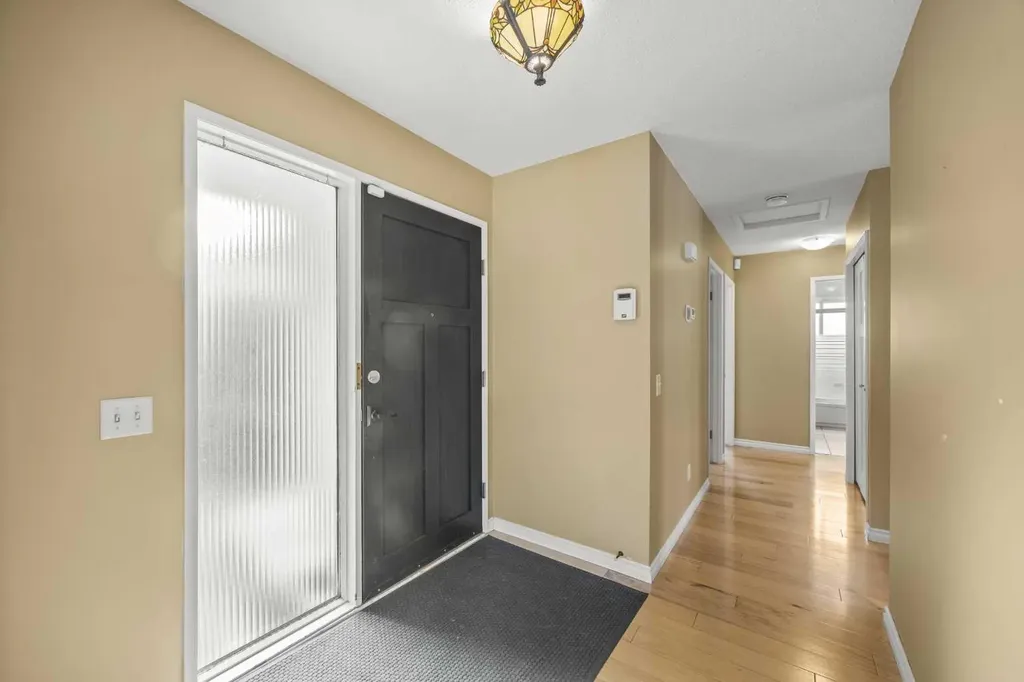 4907 Vantage Crescent NW Calgary AB T3A 1X6