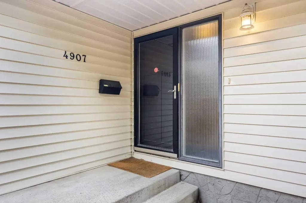 4907 Vantage Crescent NW Calgary AB T3A 1X6