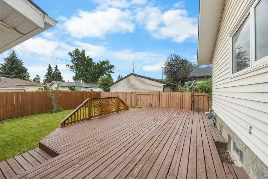 4907 Vantage Crescent NW Calgary AB T3A 1X6
