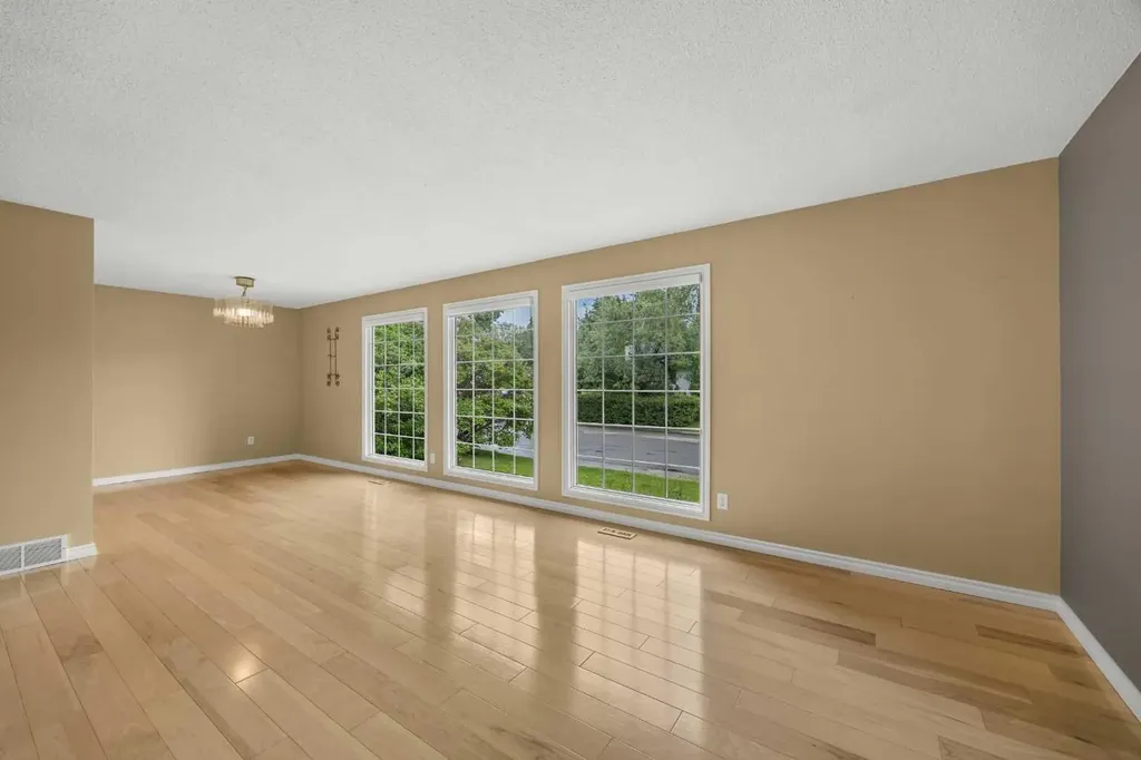 4907 Vantage Crescent NW Calgary AB T3A 1X6