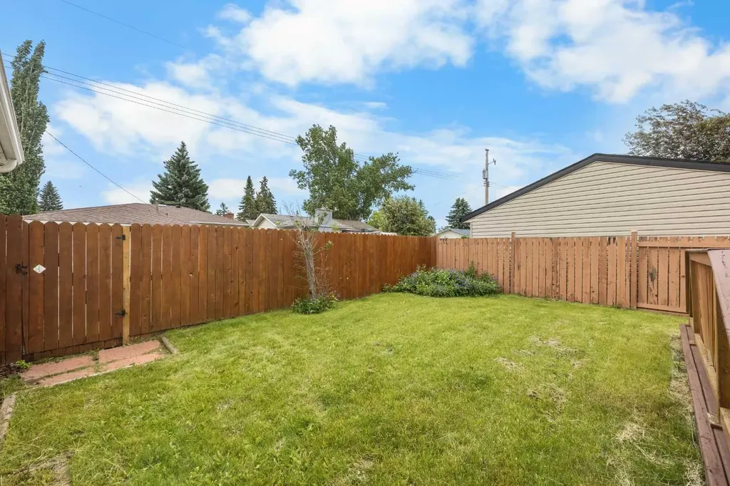 4907 Vantage Crescent NW Calgary AB T3A 1X6