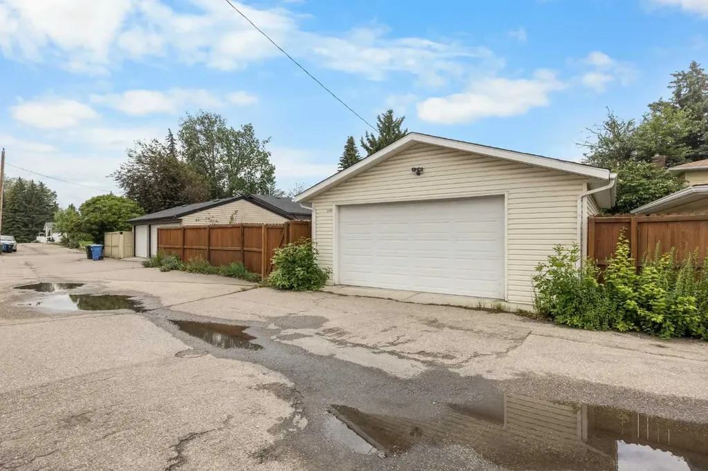 4907 Vantage Crescent NW Calgary AB T3A 1X6