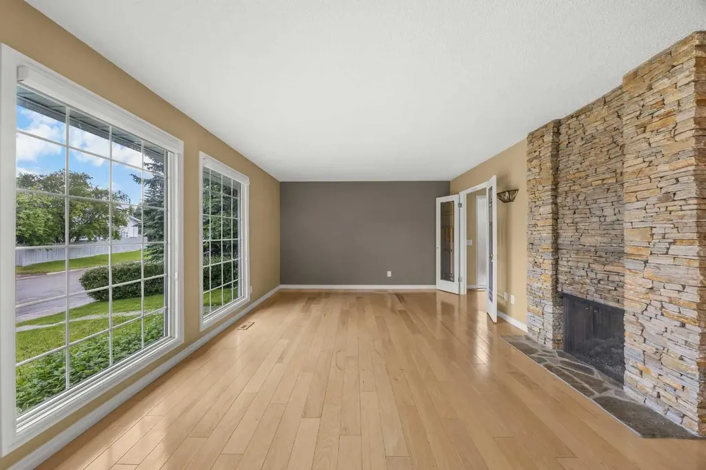 4907 Vantage Crescent NW Calgary AB T3A 1X6