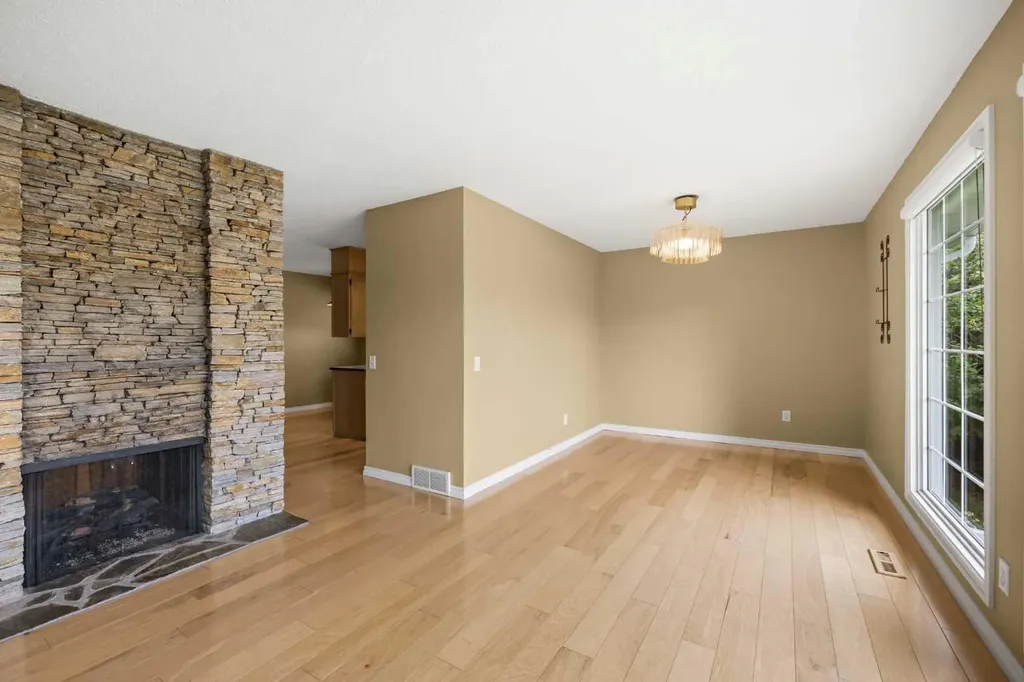 4907 Vantage Crescent NW Calgary AB T3A 1X6