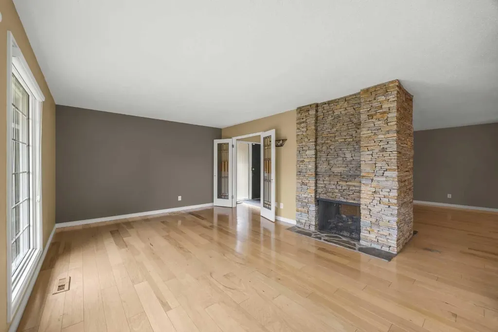4907 Vantage Crescent NW Calgary AB T3A 1X6