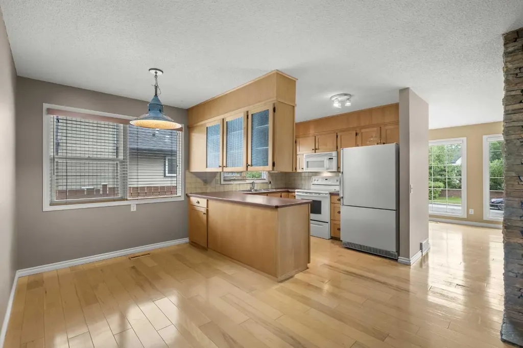 4907 Vantage Crescent NW Calgary AB T3A 1X6