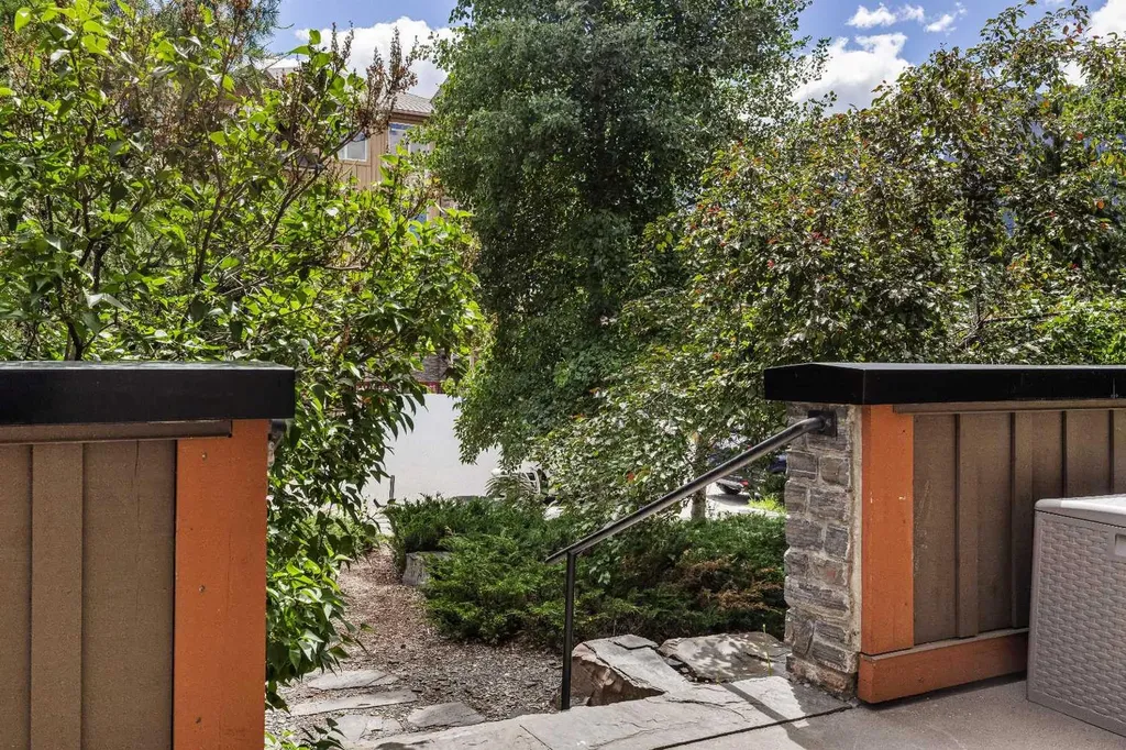 191 Kananaskis Way Canmore AB T1W 0A3