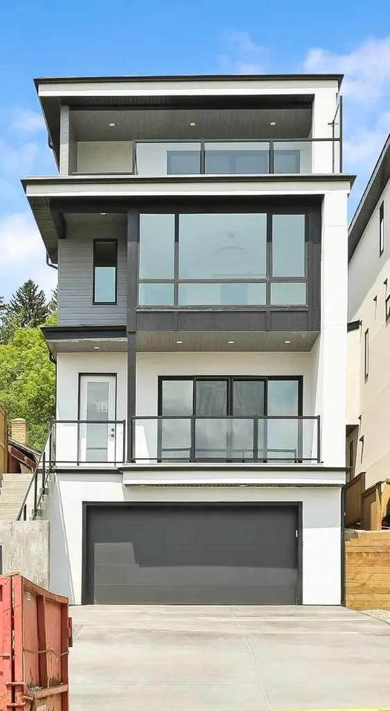 710 Bridge Crescent NE Calgary AB T2E5B5