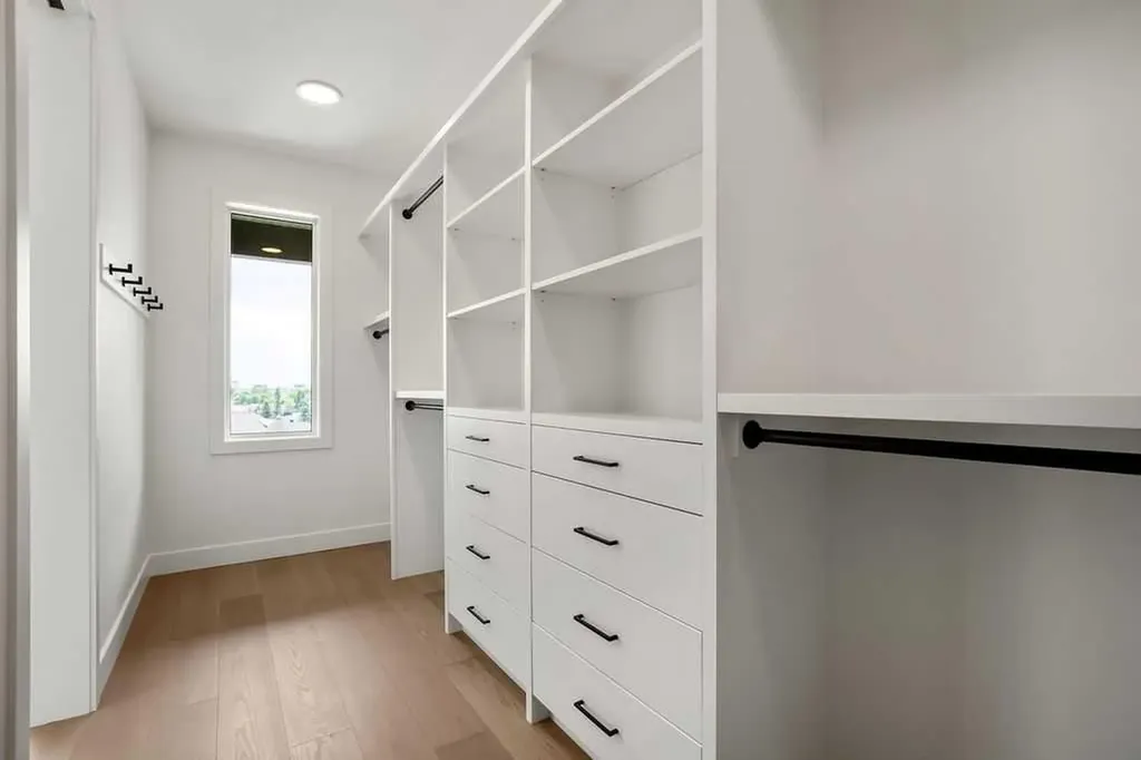 710 Bridge Crescent NE Calgary AB T2E5B5