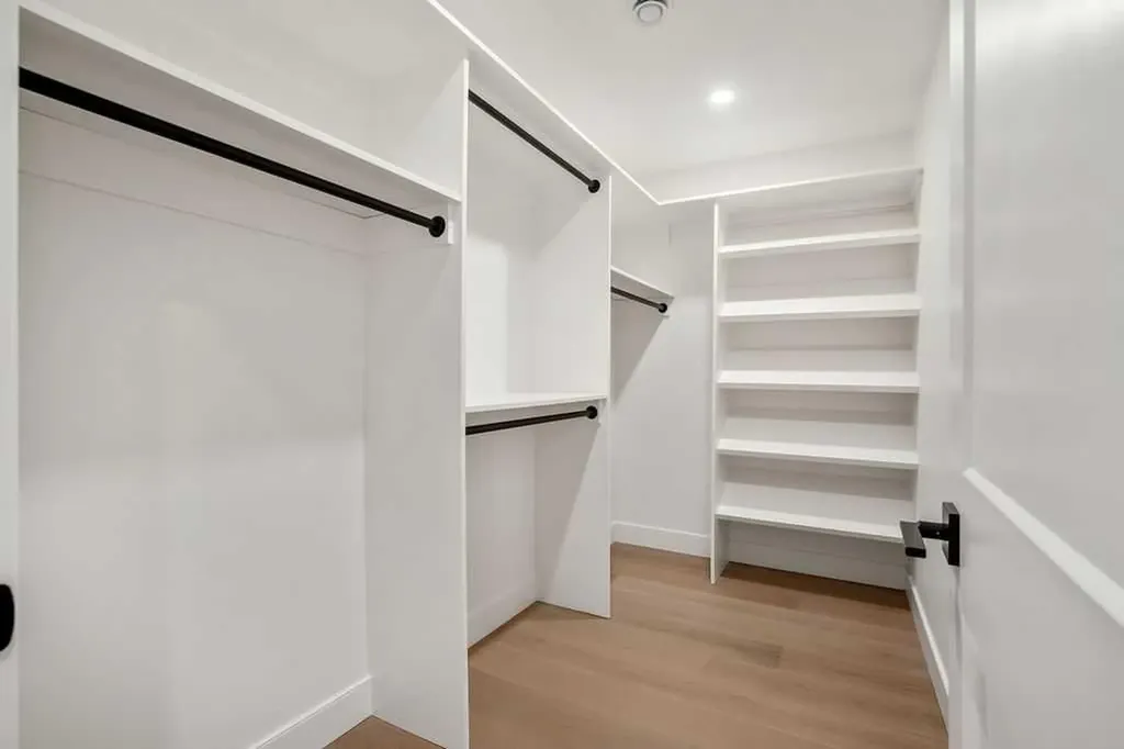 710 Bridge Crescent NE Calgary AB T2E5B5