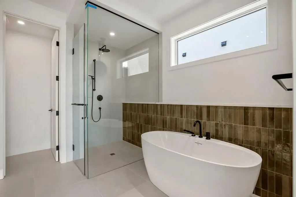 710 Bridge Crescent NE Calgary AB T2E5B5