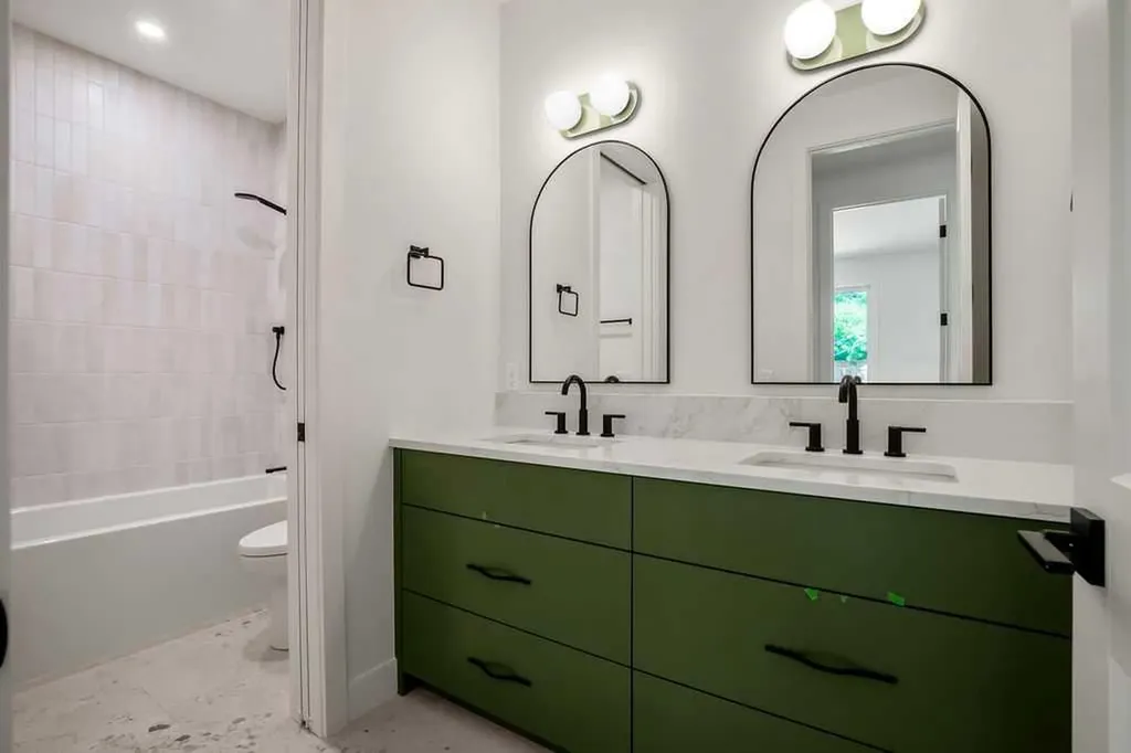 710 Bridge Crescent NE Calgary AB T2E5B5