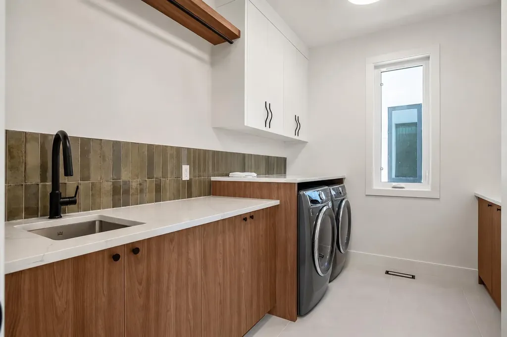 710 Bridge Crescent NE Calgary AB T2E5B5