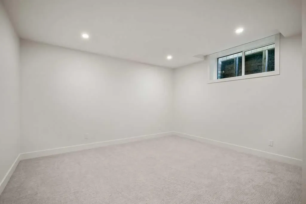 710 Bridge Crescent NE Calgary AB T2E5B5