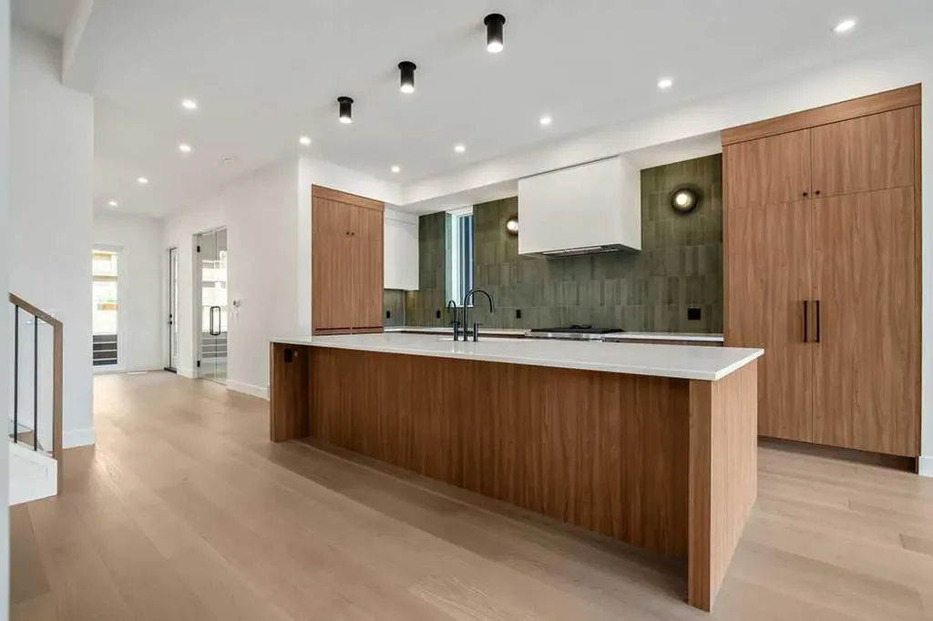 710 Bridge Crescent NE Calgary AB T2E5B5