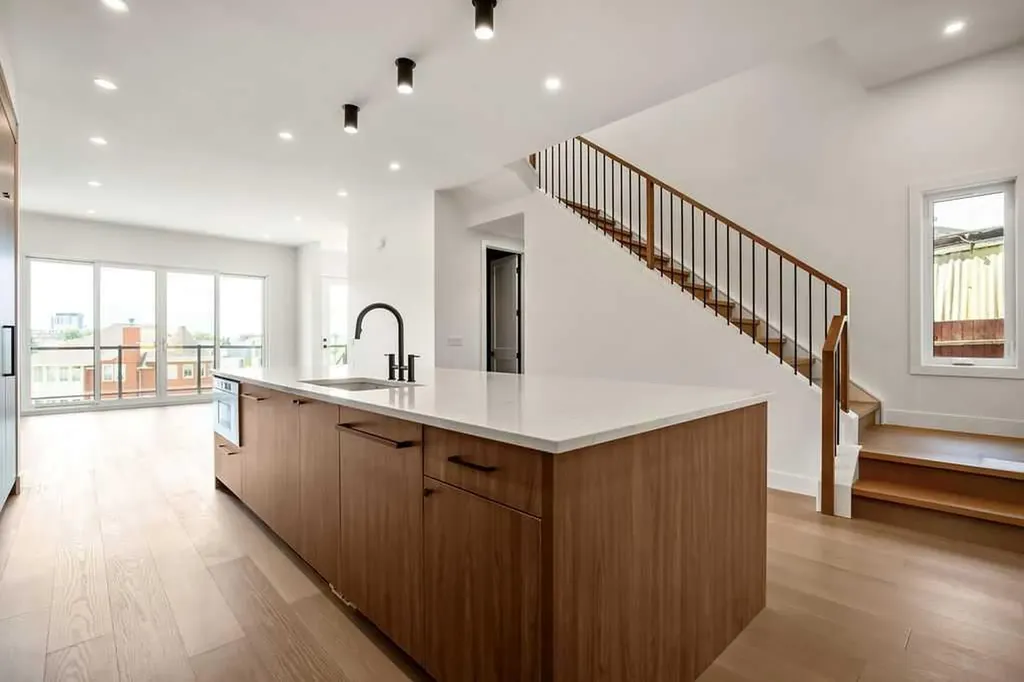 710 Bridge Crescent NE Calgary AB T2E5B5