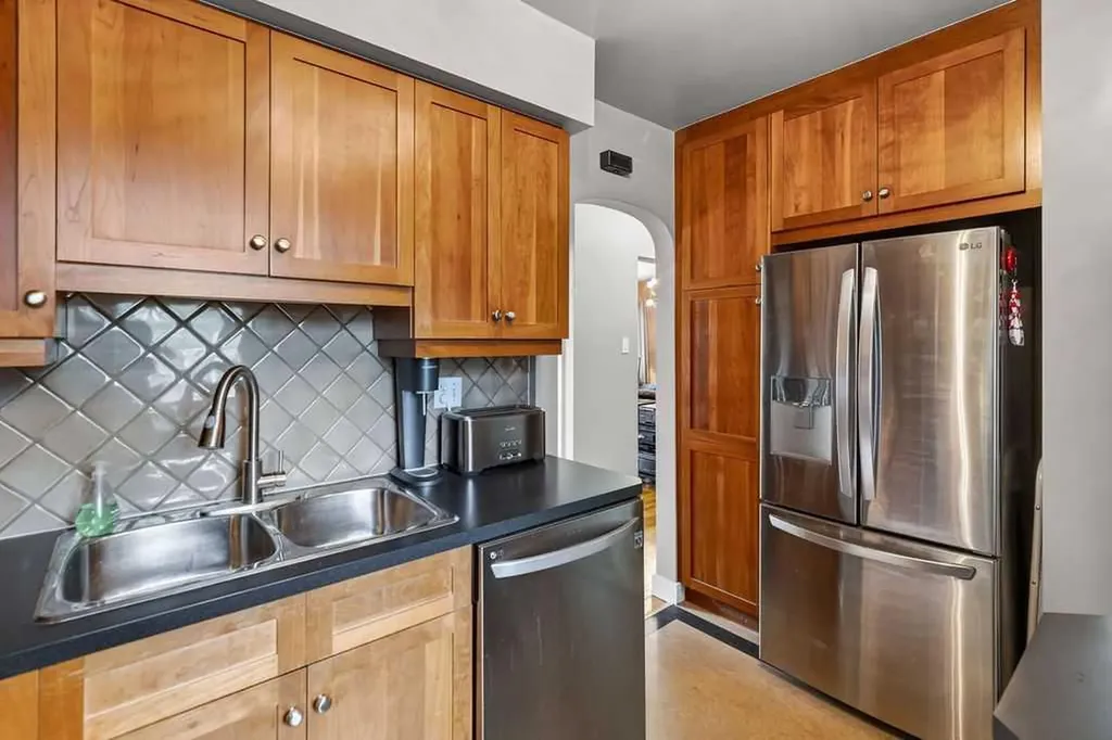 445 29 Avenue NW Calgary AB T2M 2M4