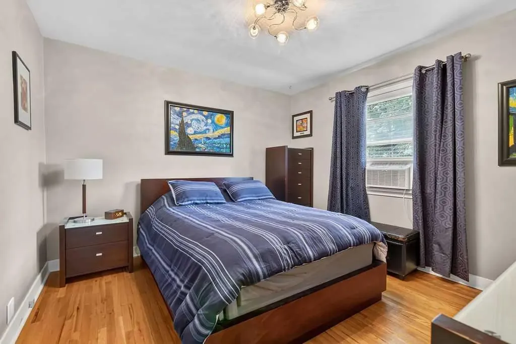 445 29 Avenue NW Calgary AB T2M 2M4