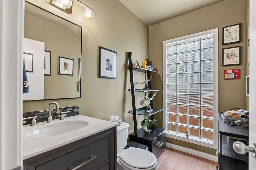 445 29 Avenue NW Calgary AB T2M 2M4