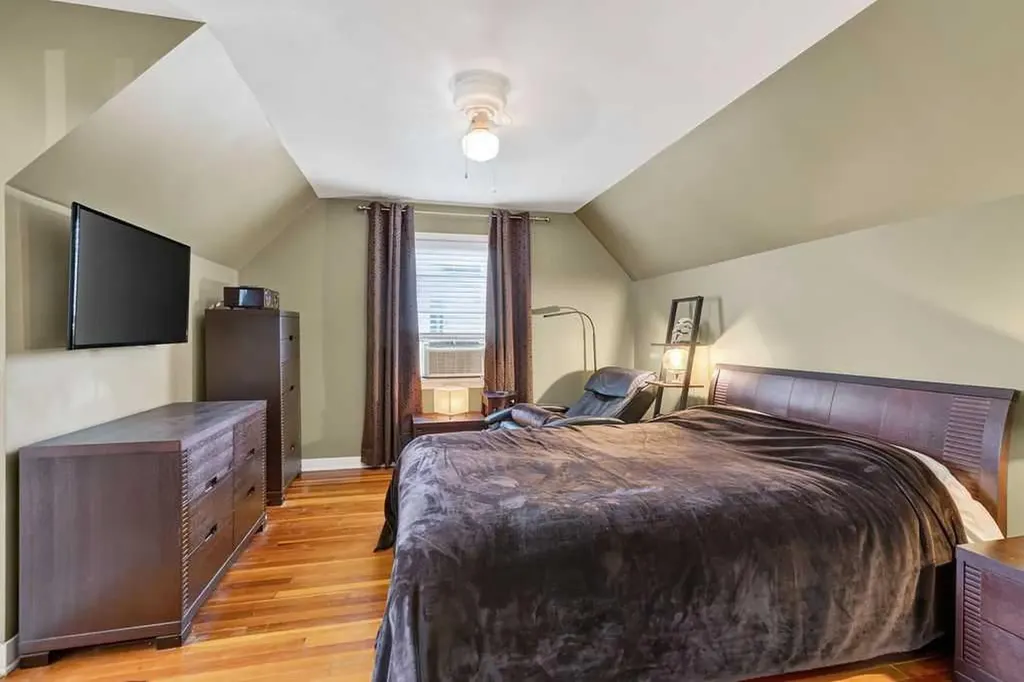 445 29 Avenue NW Calgary AB T2M 2M4