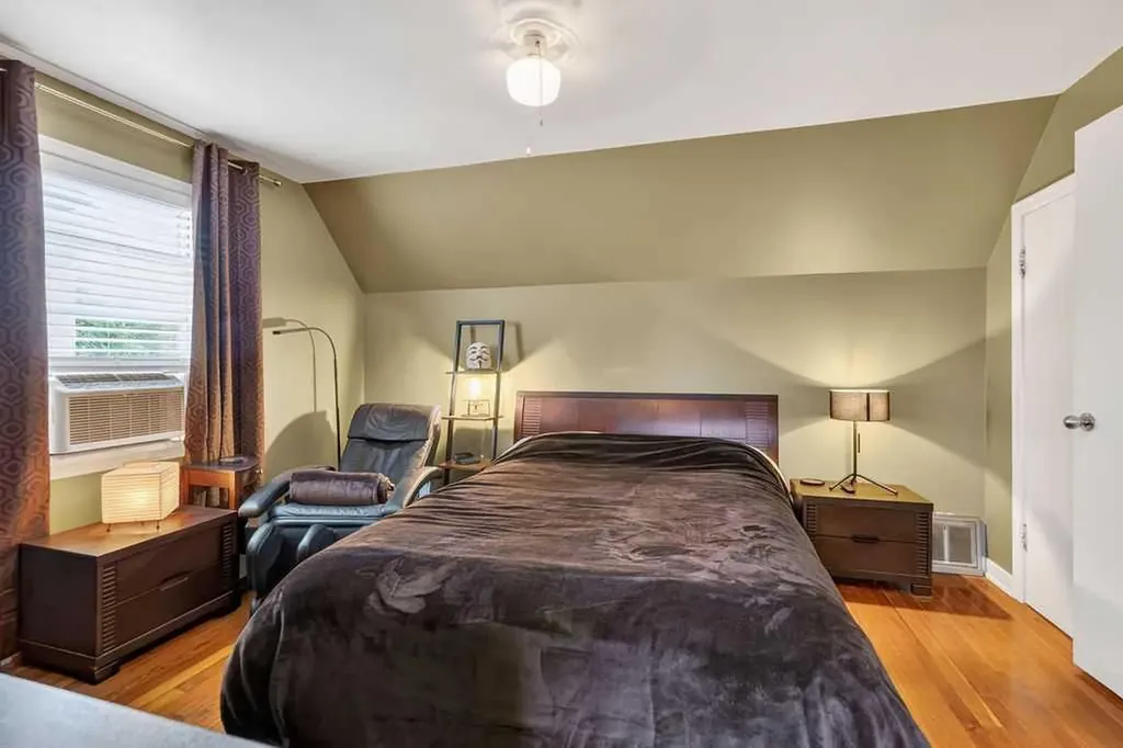 445 29 Avenue NW Calgary AB T2M 2M4