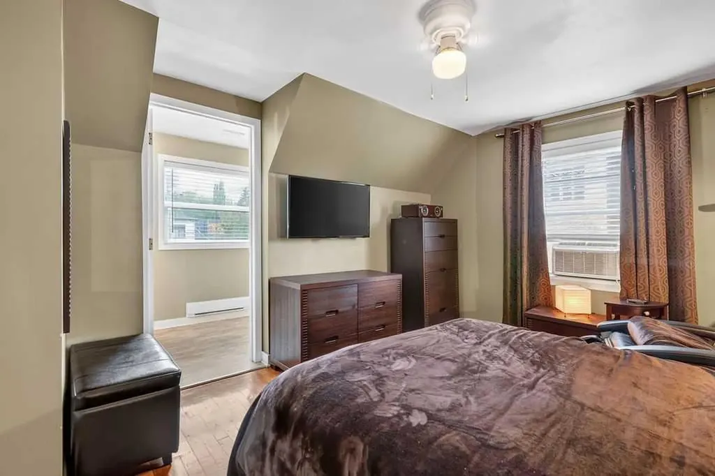 445 29 Avenue NW Calgary AB T2M 2M4