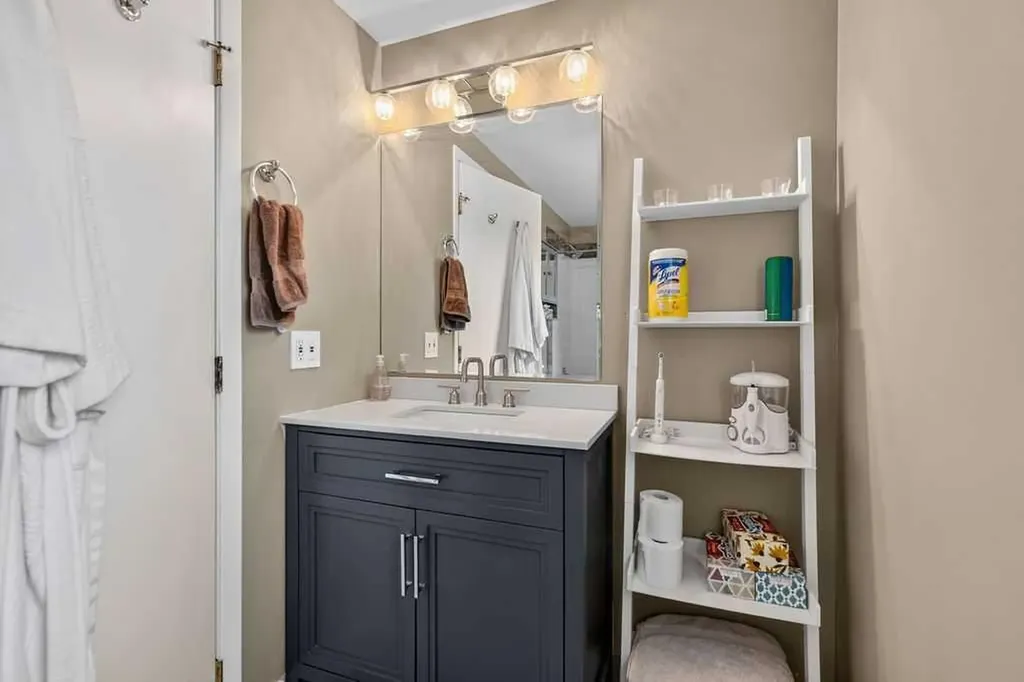 445 29 Avenue NW Calgary AB T2M 2M4