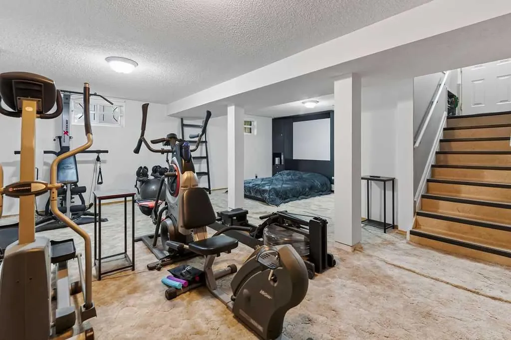 445 29 Avenue NW Calgary AB T2M 2M4