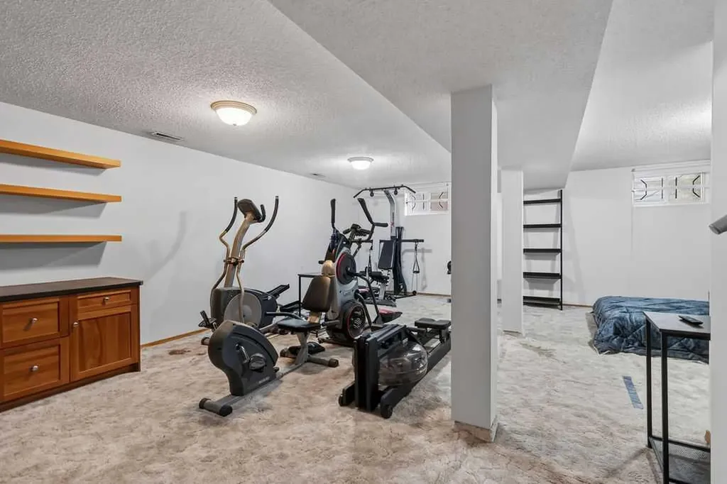 445 29 Avenue NW Calgary AB T2M 2M4