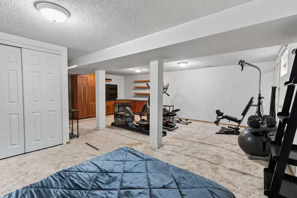 445 29 Avenue NW Calgary AB T2M 2M4