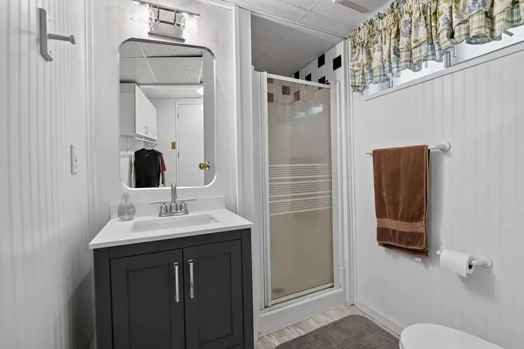 445 29 Avenue NW Calgary AB T2M 2M4