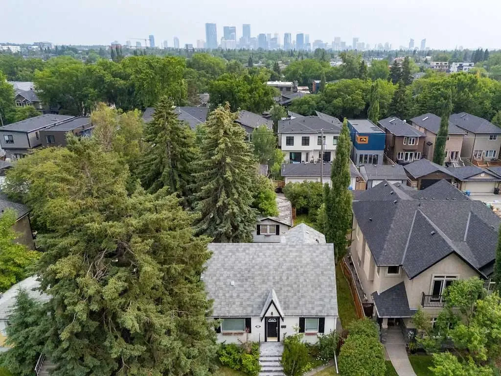 445 29 Avenue NW Calgary AB T2M 2M4