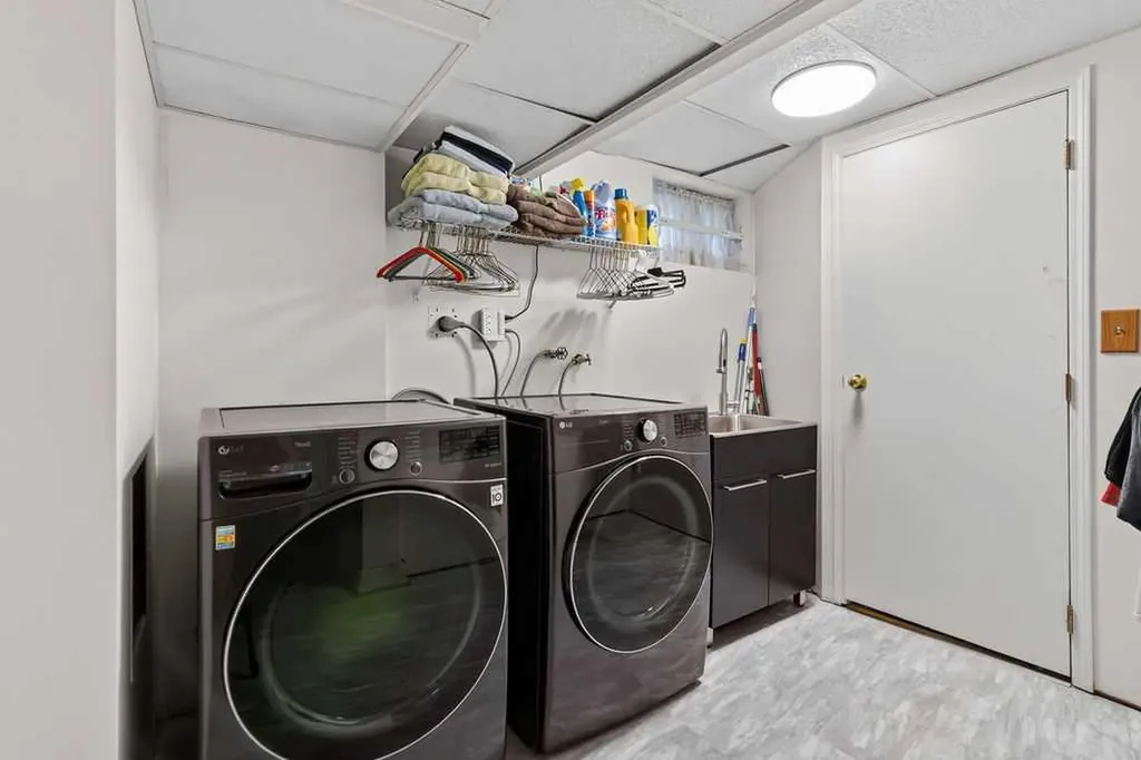 445 29 Avenue NW Calgary AB T2M 2M4