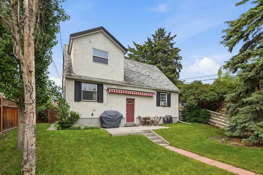 445 29 Avenue NW Calgary AB T2M 2M4