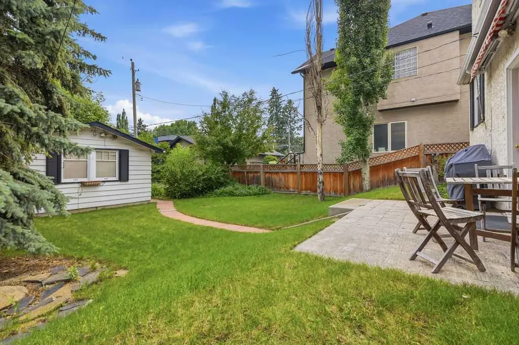 445 29 Avenue NW Calgary AB T2M 2M4