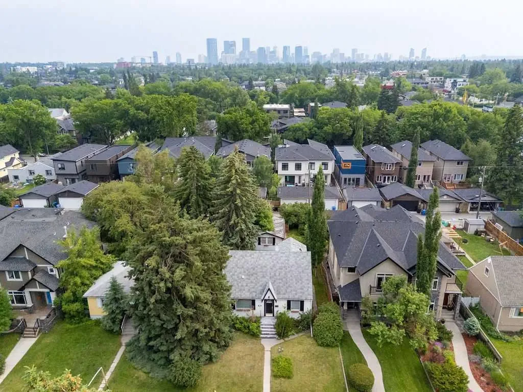 445 29 Avenue NW Calgary AB T2M 2M4