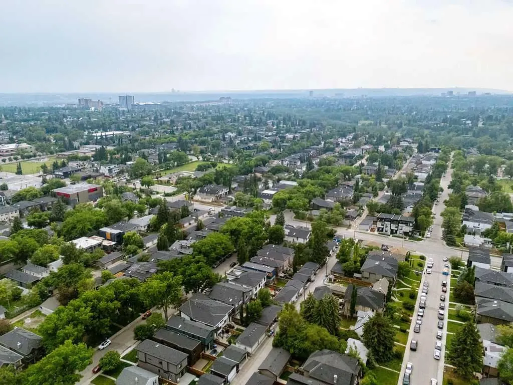 445 29 Avenue NW Calgary AB T2M 2M4
