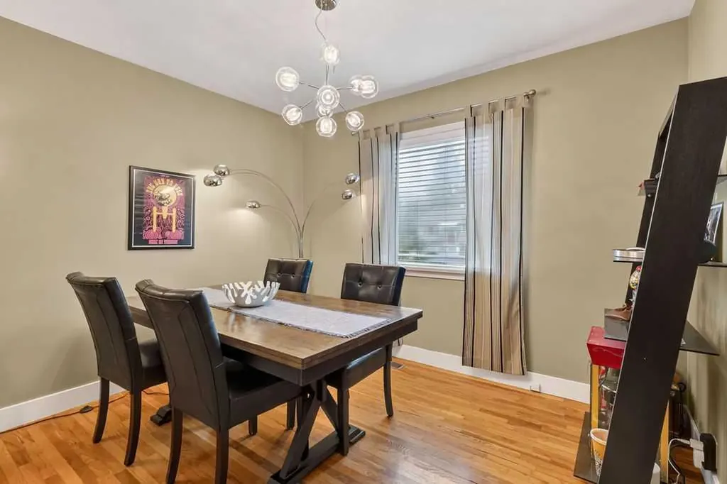 445 29 Avenue NW Calgary AB T2M 2M4