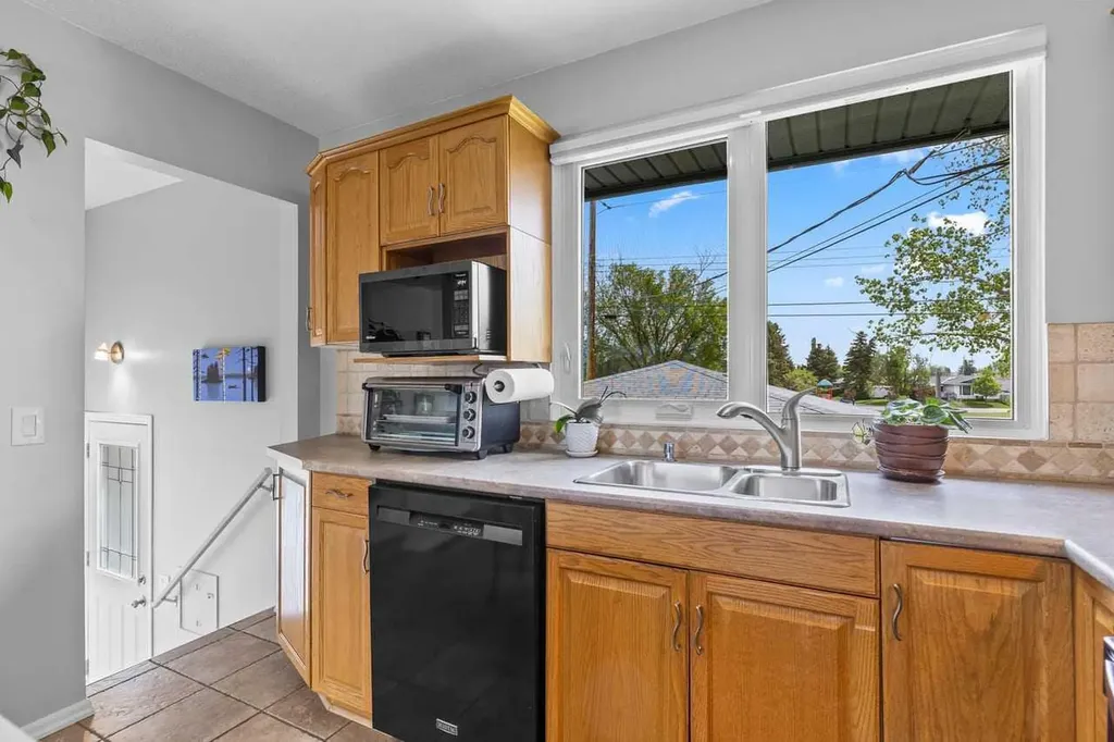 5019 Marshall Road SE Calgary AB T2A 2Y7