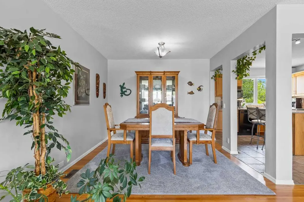 5019 Marshall Road SE Calgary AB T2A 2Y7