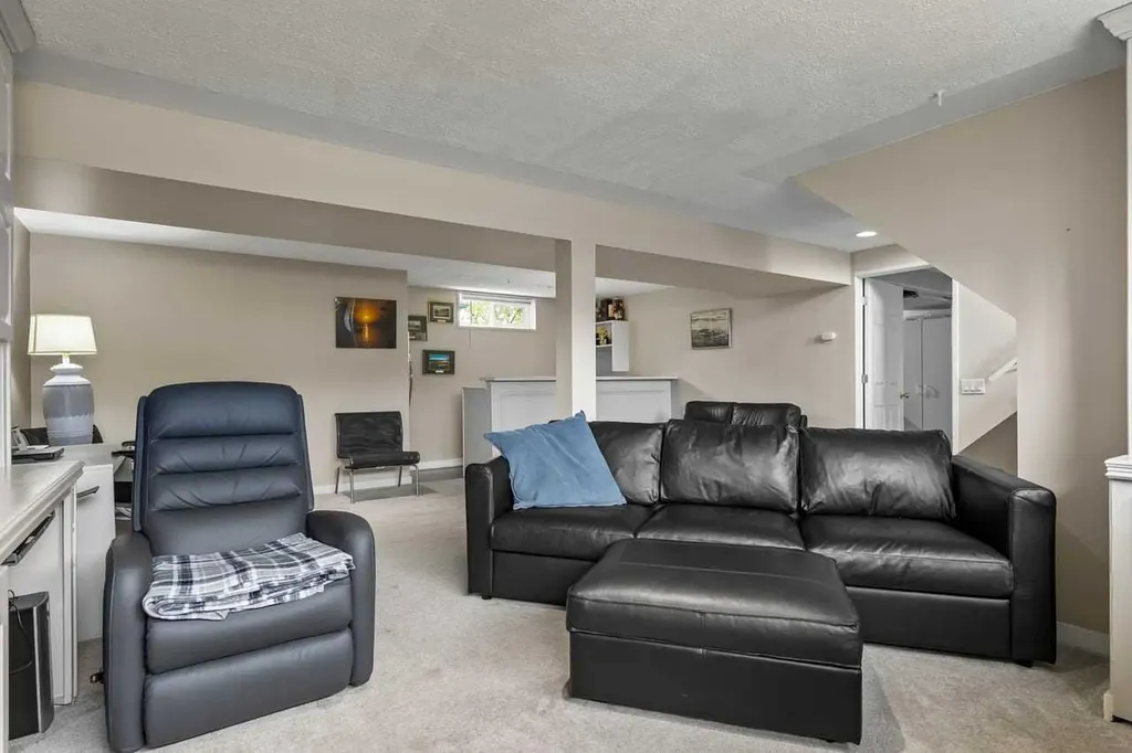 5019 Marshall Road SE Calgary AB T2A 2Y7