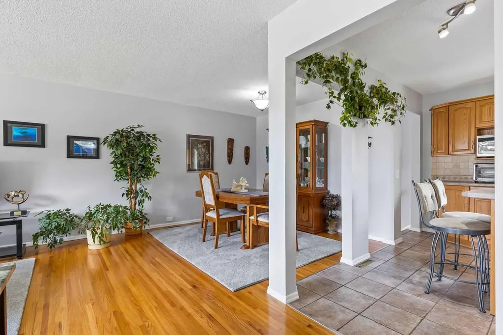 5019 Marshall Road SE Calgary AB T2A 2Y7