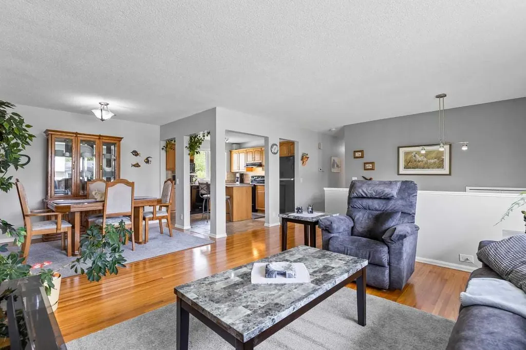 5019 Marshall Road SE Calgary AB T2A 2Y7