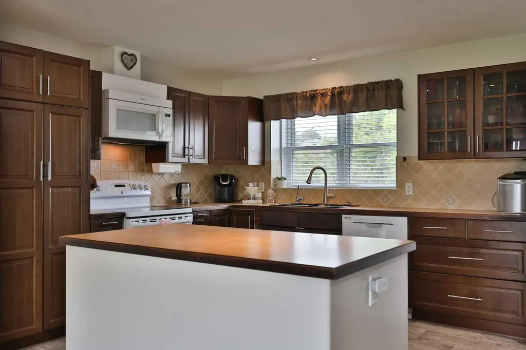 229 2a Street Stirling AB T0K 2E0