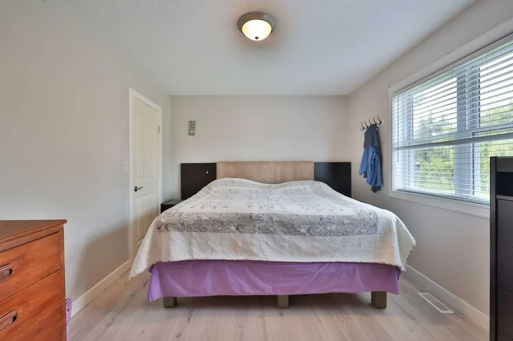 229 2a Street Stirling AB T0K 2E0