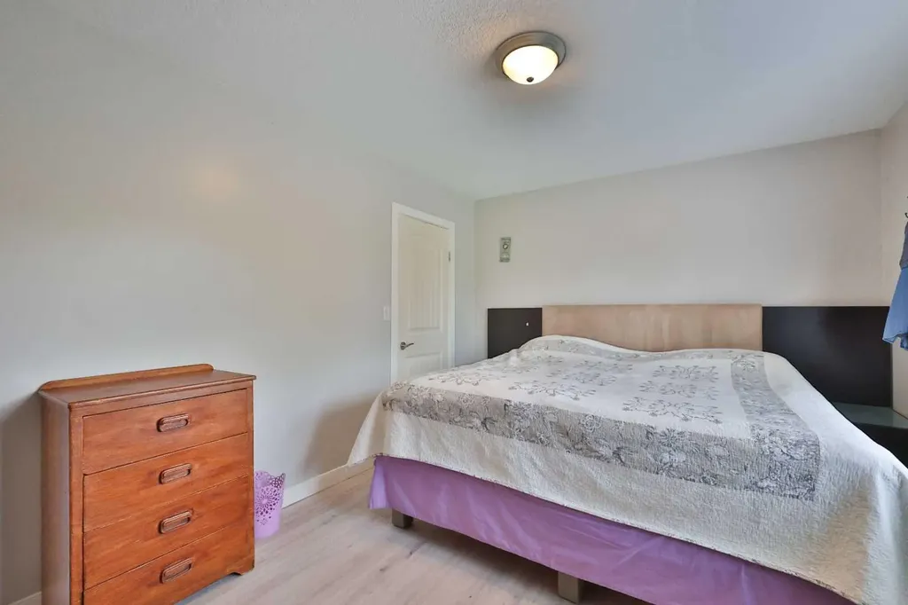 229 2a Street Stirling AB T0K 2E0