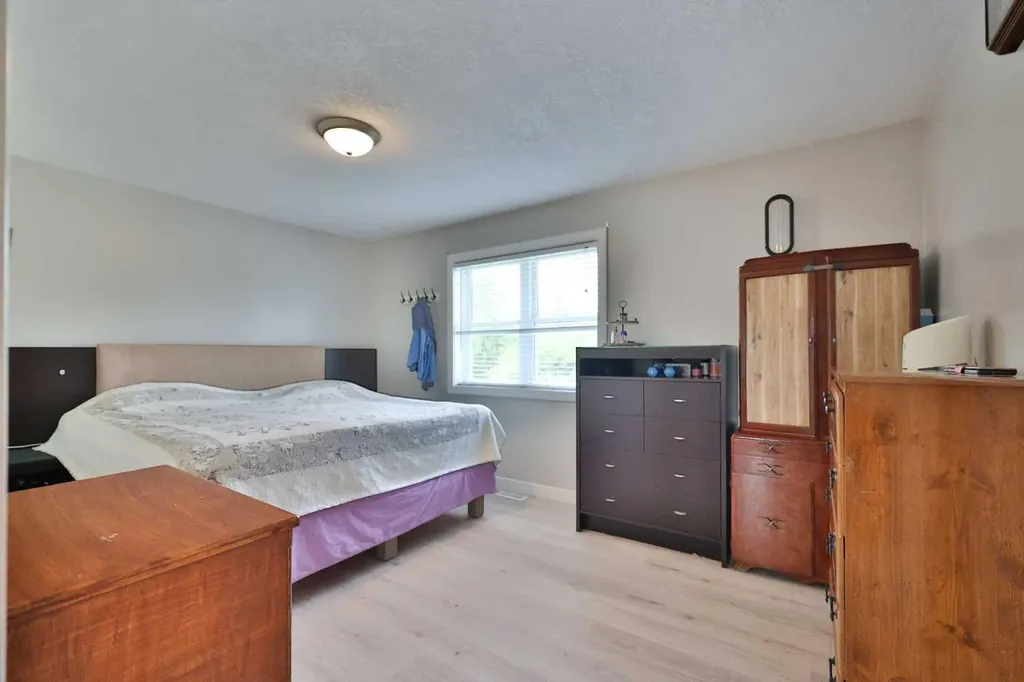 229 2a Street Stirling AB T0K 2E0