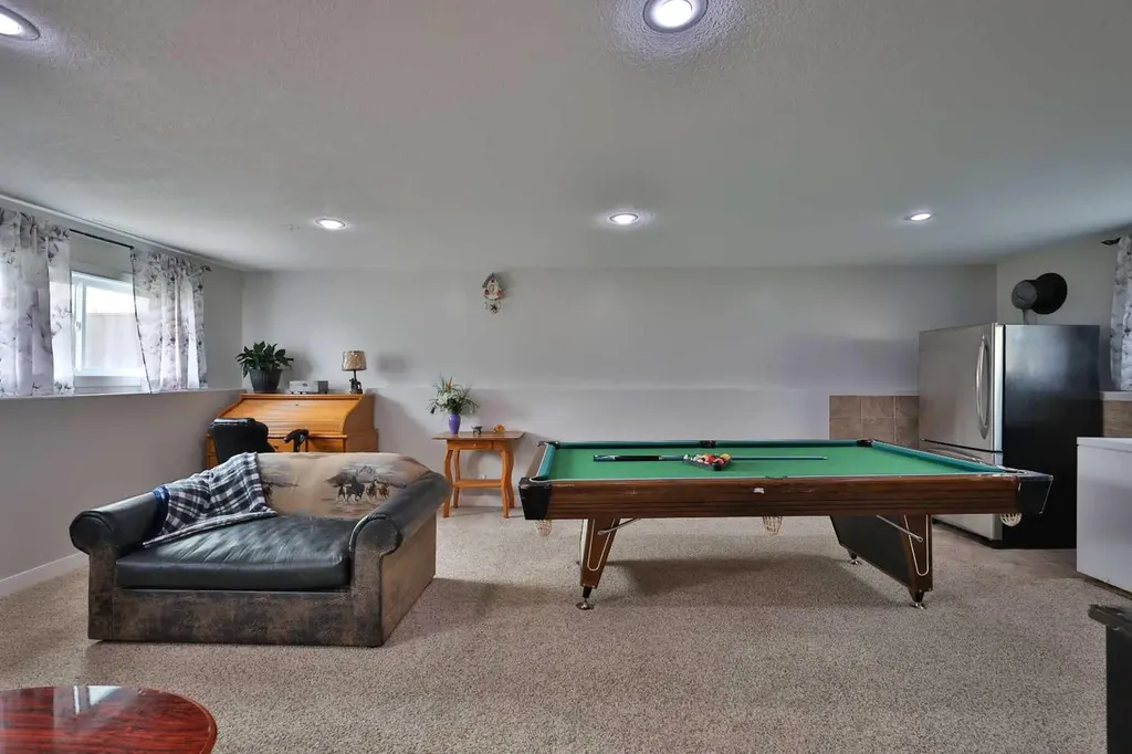 229 2a Street Stirling AB T0K 2E0